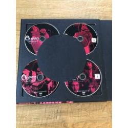 Queen - One Vision. 4 DVD's en Boek-Set. Nieuwstaat.