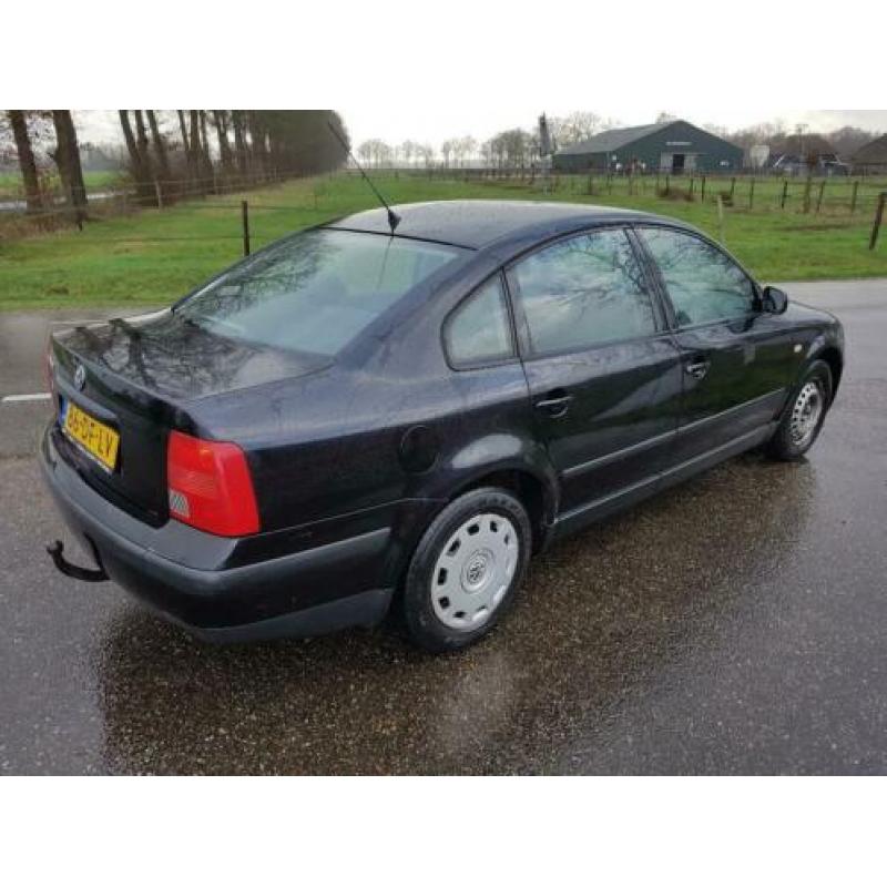 Volkswagen Passat 1.6 MET A.P.K. ( INRUILKOOPJE) !