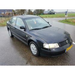 Volkswagen Passat 1.6 MET A.P.K. ( INRUILKOOPJE) !