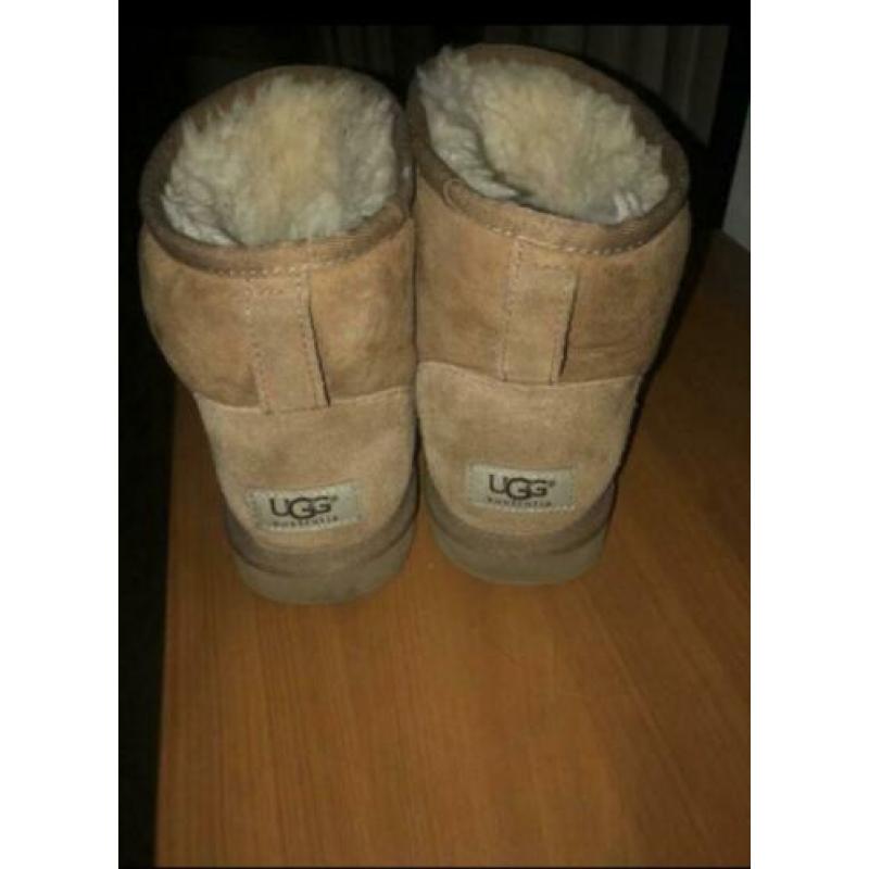 Zgan Uggs maat 39