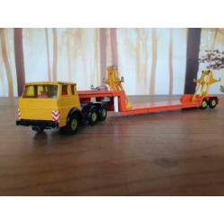 Siku V288 Hanomag Henschel Geel met dieplader 1:55