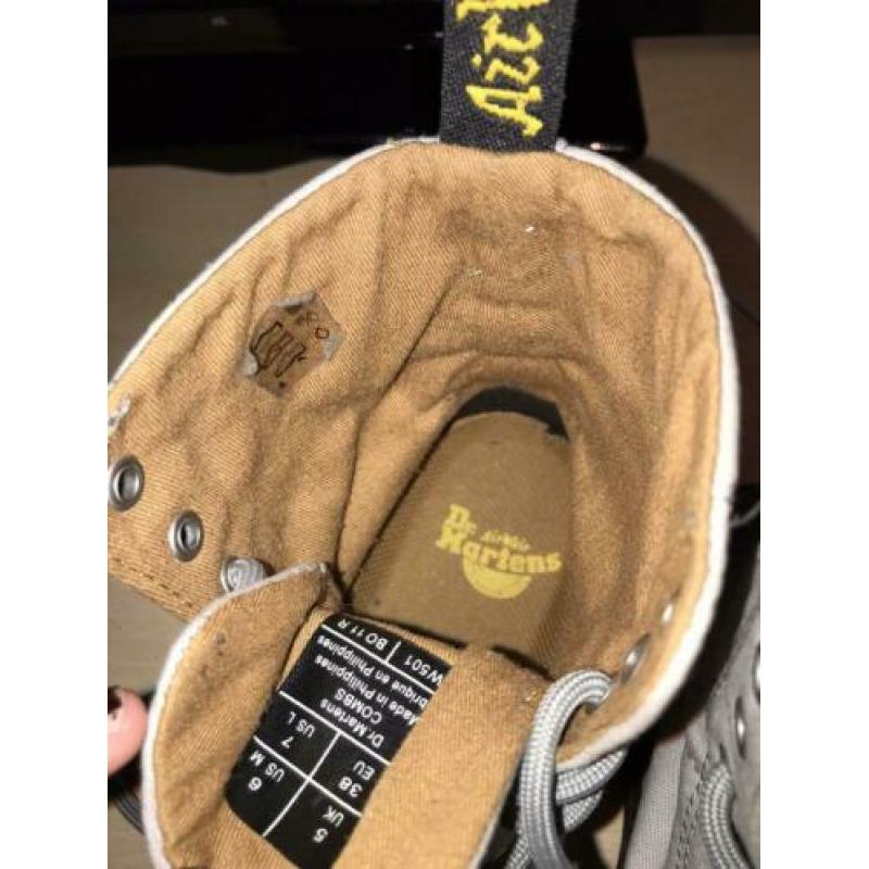 Dr. Martens 38