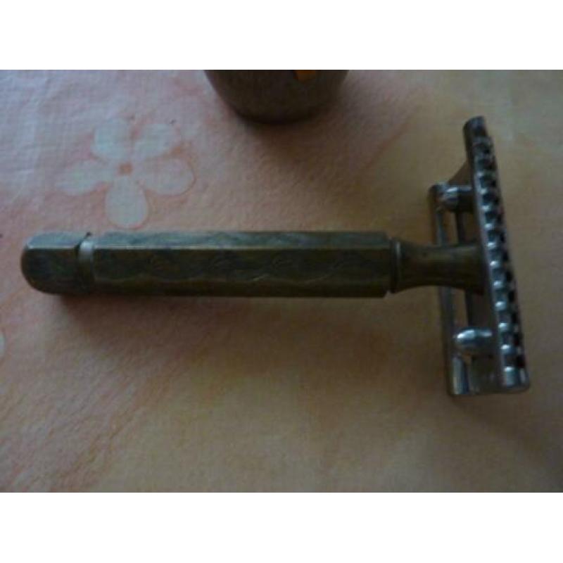 antiek scheermes en borstel