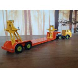 Siku V288 Hanomag Henschel Geel met dieplader 1:55