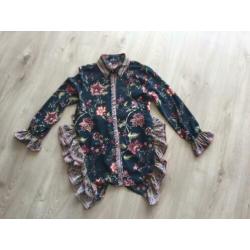 Gekleurde blouse met ruffles - maat M