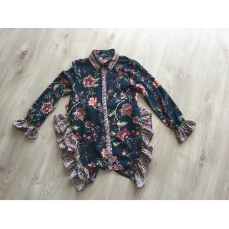 Gekleurde blouse met ruffles - maat M