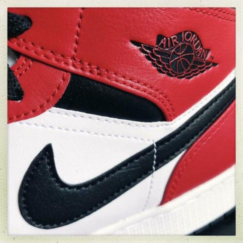 Air Jordan 1 mid Chicago toe EU 40 / US 7Y / UK 6