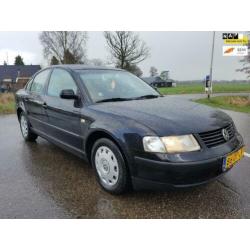 Volkswagen Passat 1.6 MET A.P.K. ( INRUILKOOPJE) !