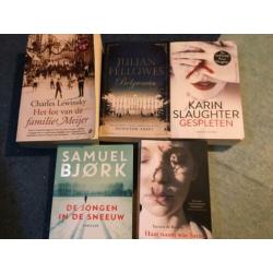 Diverse leesboeken oa biografieën, detectives en romans
