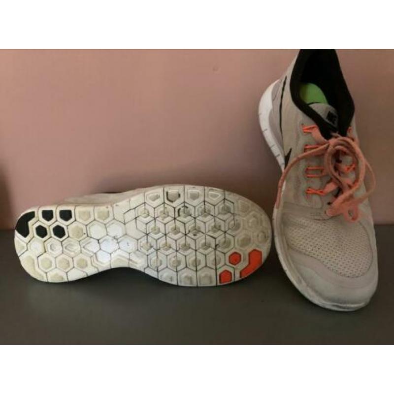 Nike hardloopschoenen 39
