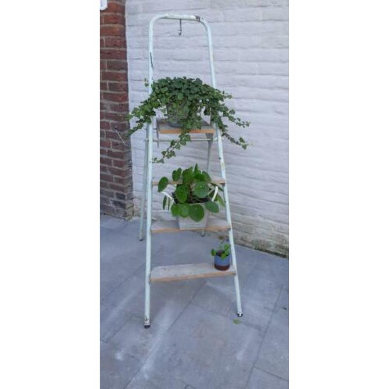 4 treeds trap decoratie vintage etalage