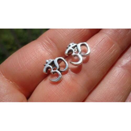 925 zilver oorbellen oorknopjes OHM symbool - Vanoli