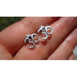 925 zilver oorbellen oorknopjes OHM symbool - Vanoli