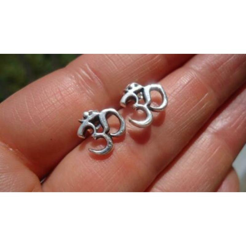 925 zilver oorbellen oorknopjes OHM symbool - Vanoli