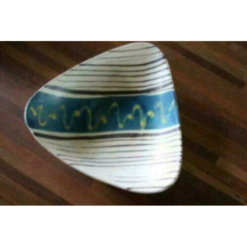 Vintage schaal, 26 bij 26 cm, driehoekig