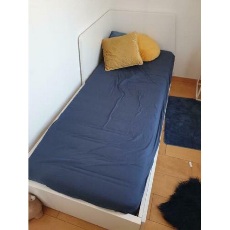 flekke bed ikea