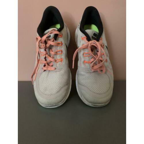 Nike hardloopschoenen 39