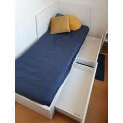 flekke bed ikea