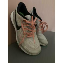 Nike hardloopschoenen 39