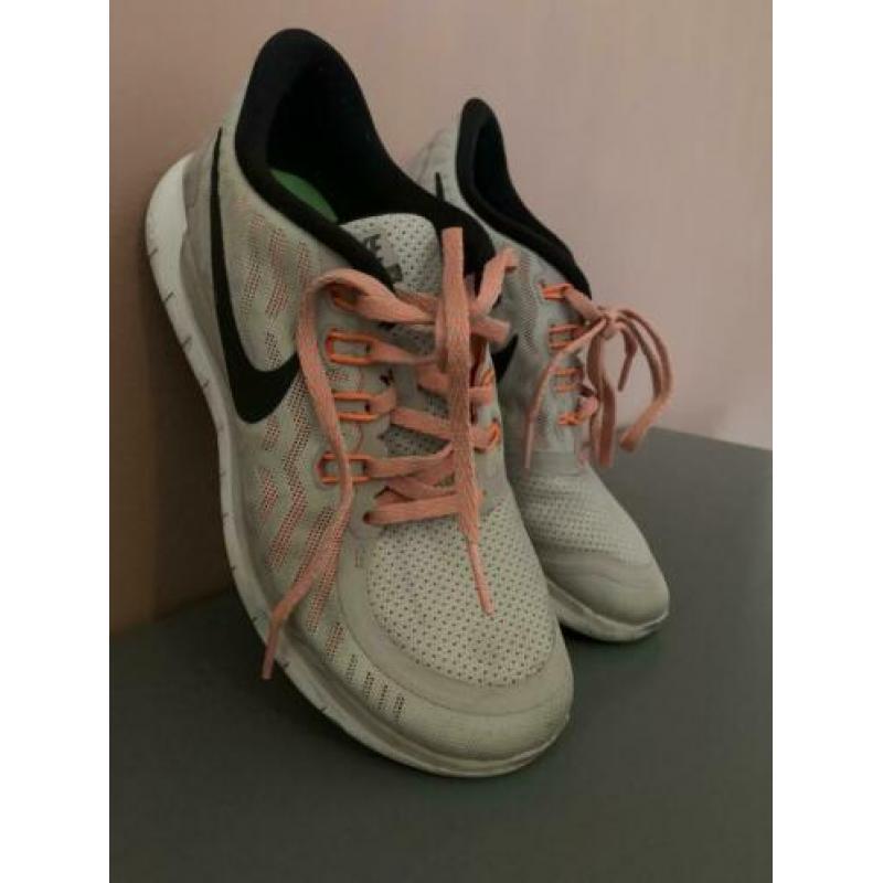 Nike hardloopschoenen 39