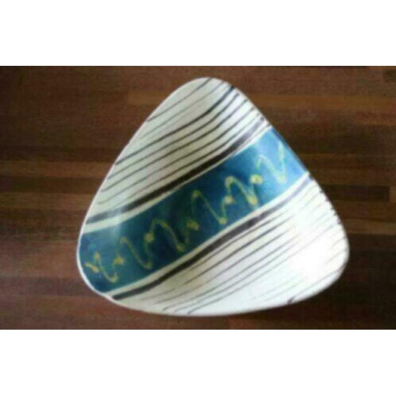 Vintage schaal, 26 bij 26 cm, driehoekig