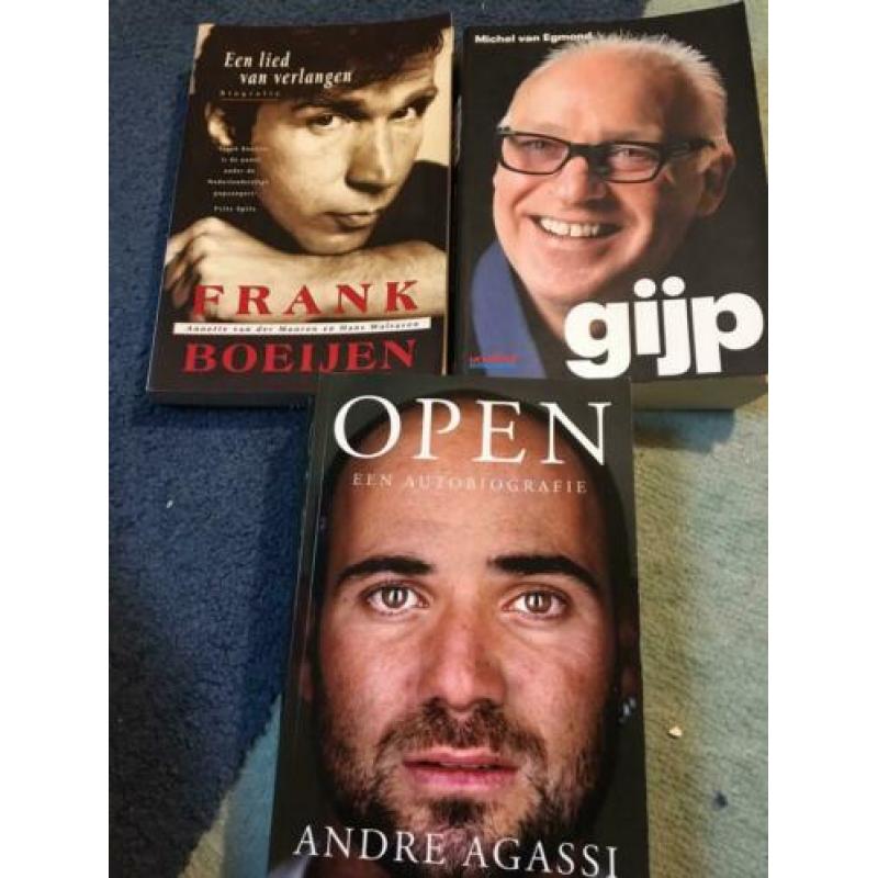 Diverse leesboeken oa biografieën, detectives en romans