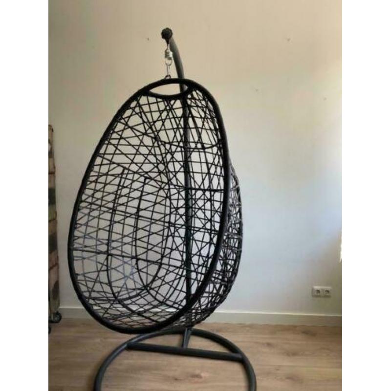 Hangstoel zwart/grijs ei-vormig