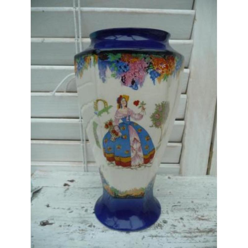 Engelse H&K Tunstalll art deco vaas met crinoline dame 1930