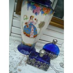 Engelse H&K Tunstalll art deco vaas met crinoline dame 1930