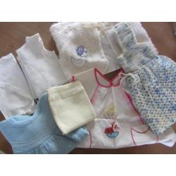 oude vintage babykleding poppenkleding borstrokje schortje