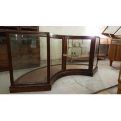 Antieke oude vitrine toonbank vitrinekast winkelkast vintage