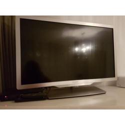 Nette Philips tv met ambilight en Humax tv box