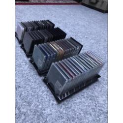 60 x minidisc schijfjes (Sony, TDK, Maxell) + 4 flip-rekjes.