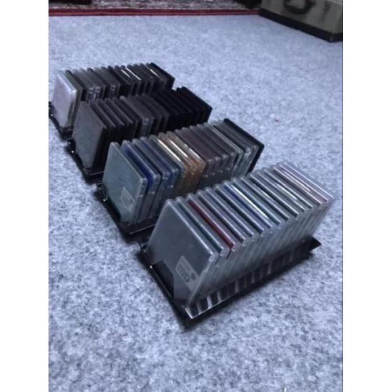 60 x minidisc schijfjes (Sony, TDK, Maxell) + 4 flip-rekjes.