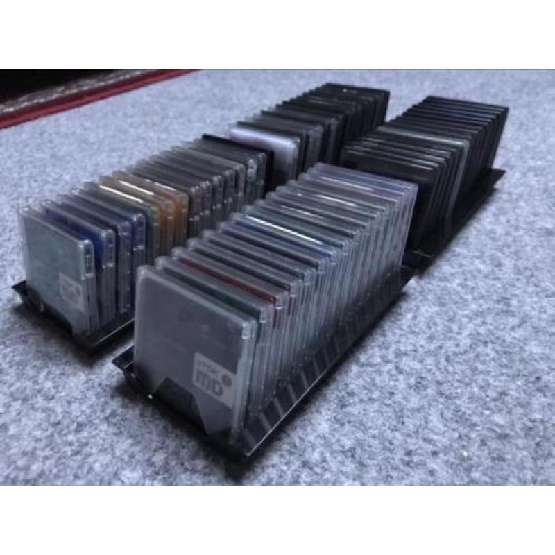60 x minidisc schijfjes (Sony, TDK, Maxell) + 4 flip-rekjes.