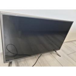 Vrijwel ongebruikte LG HD LED 32 Inch TV DVB S2 DVB C