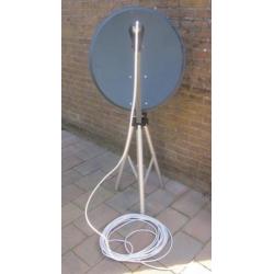 Te koop: Satellietschotel inclusief kabel en statief