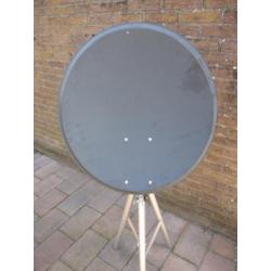Te koop: Satellietschotel inclusief kabel en statief