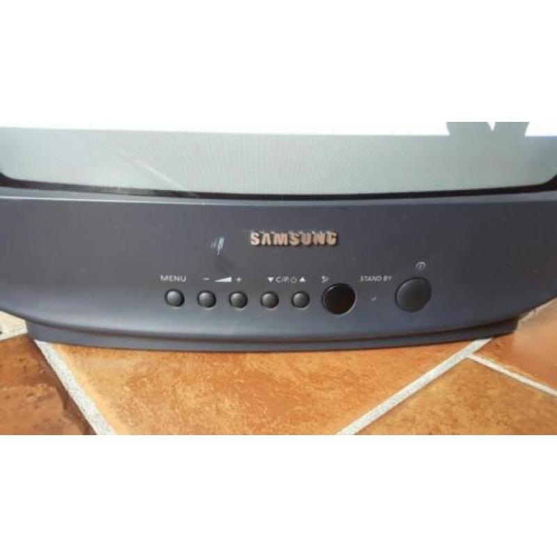 Gratis bijna, leuke kleine tv, samsung