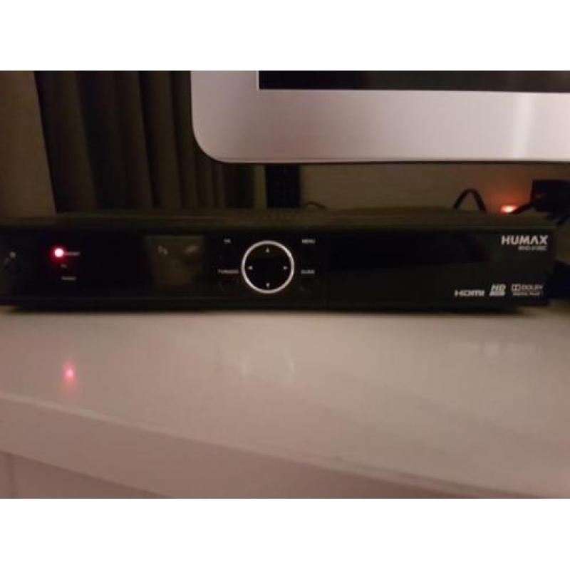 Nette Philips tv met ambilight en Humax tv box