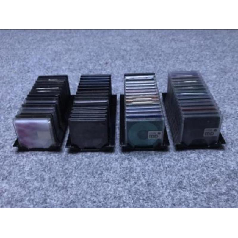60 x minidisc schijfjes (Sony, TDK, Maxell) + 4 flip-rekjes.
