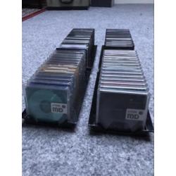 60 x minidisc schijfjes (Sony, TDK, Maxell) + 4 flip-rekjes.