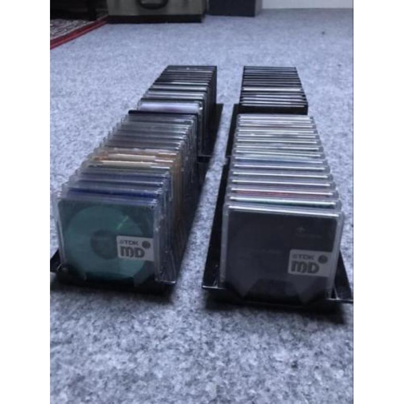 60 x minidisc schijfjes (Sony, TDK, Maxell) + 4 flip-rekjes.