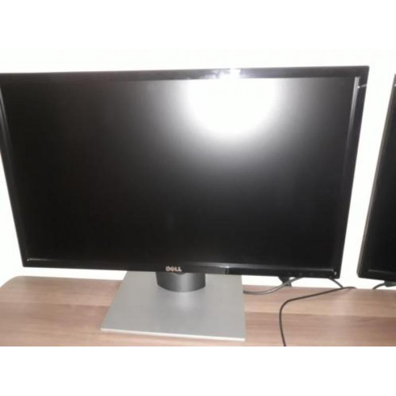 2 Dell 24 inch beeldschermen+toetsenbord