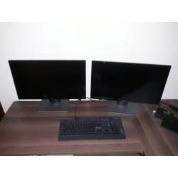 2 Dell 24 inch beeldschermen+toetsenbord