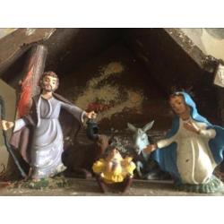 kleine kerststal met beeldjes