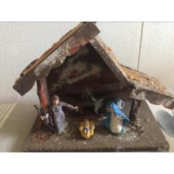 kleine kerststal met beeldjes
