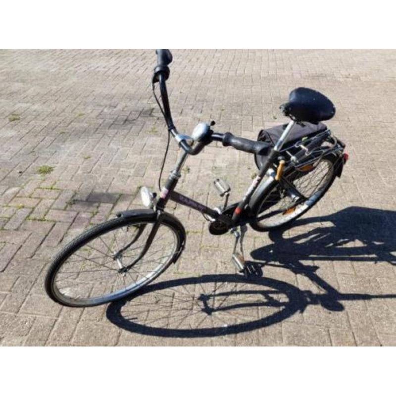 Radiant fiets deelfiets. Hierdoor makkelijk mee te nemen.