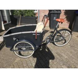 Mooie degelijke JohnnyLoco bakfiets plus babyschelp en hoes