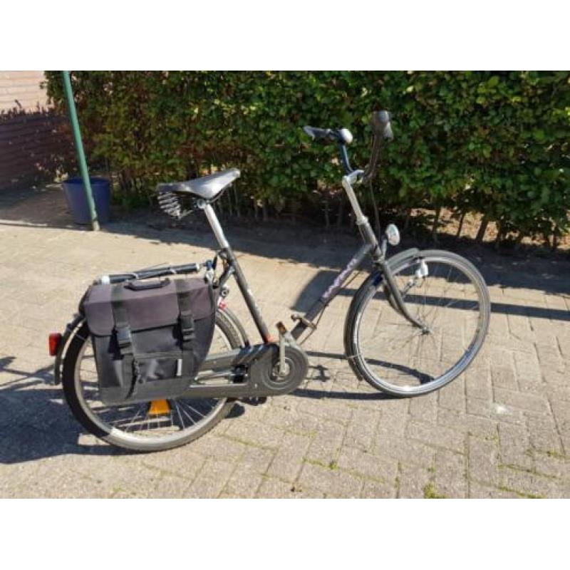 Radiant fiets deelfiets. Hierdoor makkelijk mee te nemen.